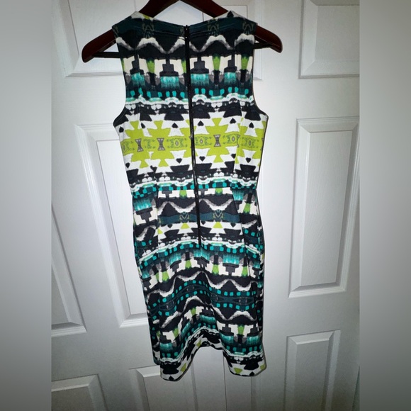 Vince Camuto Black and Green Geometric Midi Dress w/Pockets - Picture 5 of 6
